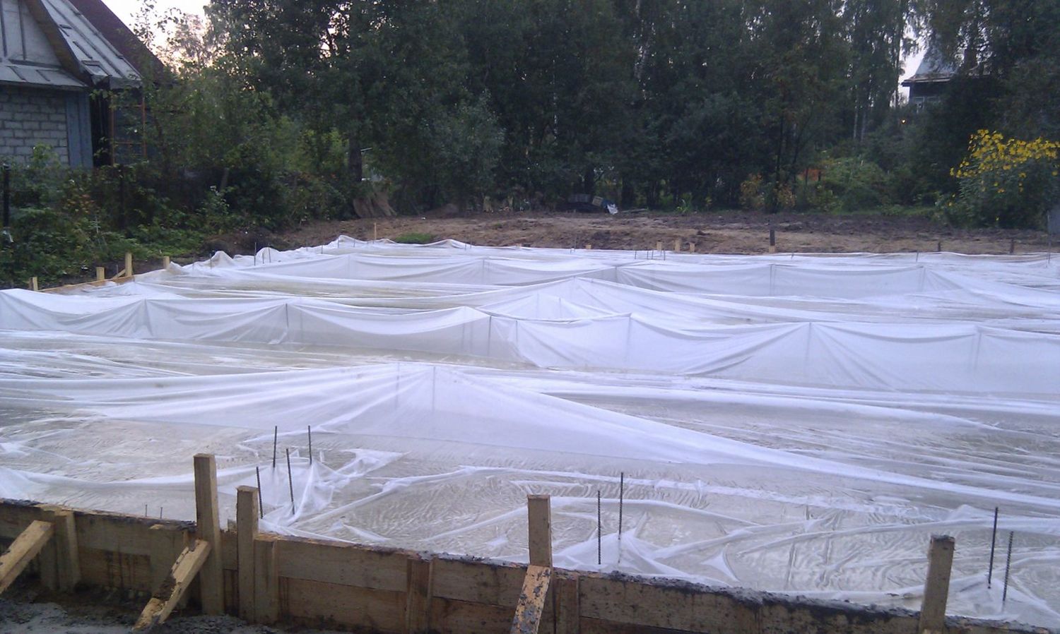 <span style="font-weight: bold;">Как ухаживать за свежеуложенным бетоном</span> 